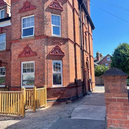Quaint Central Basement Apartment Hereford Buitenkant foto